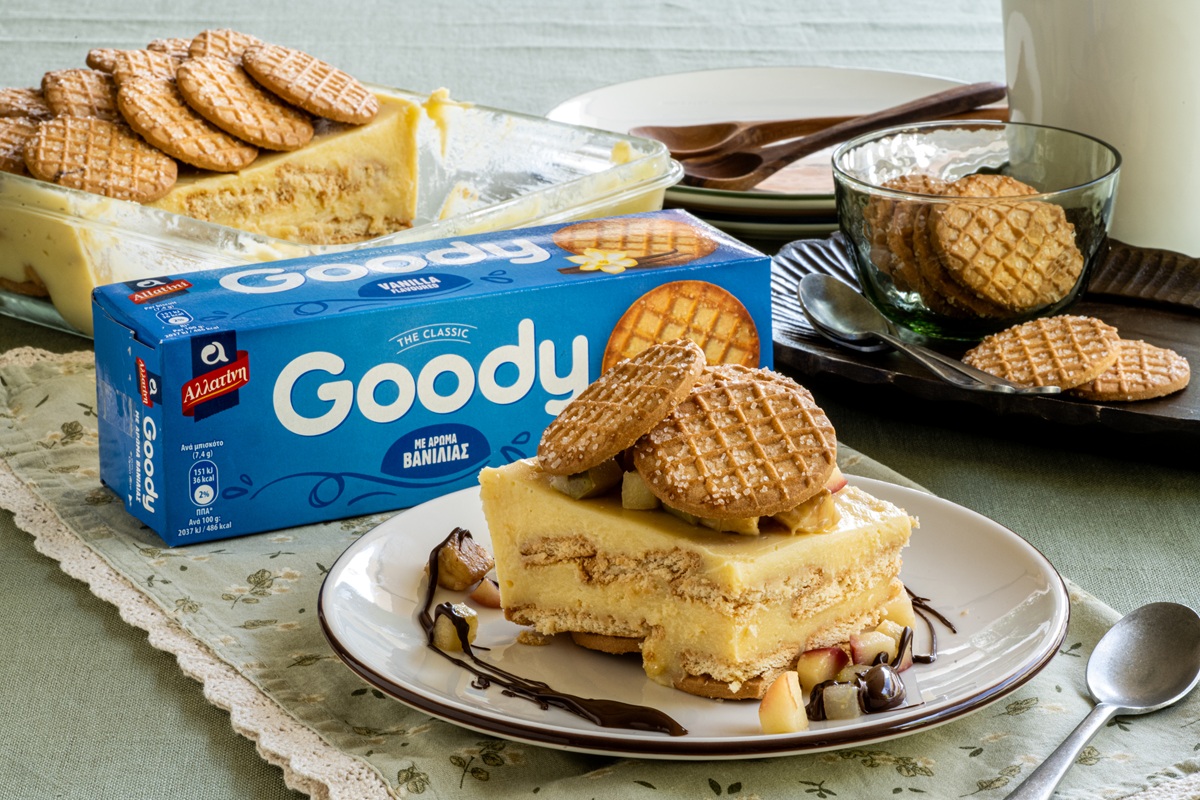 Μπισκοτογλυκό με φρούτα εποχής Μπισκοτογλυκό με φρούτα εποχής